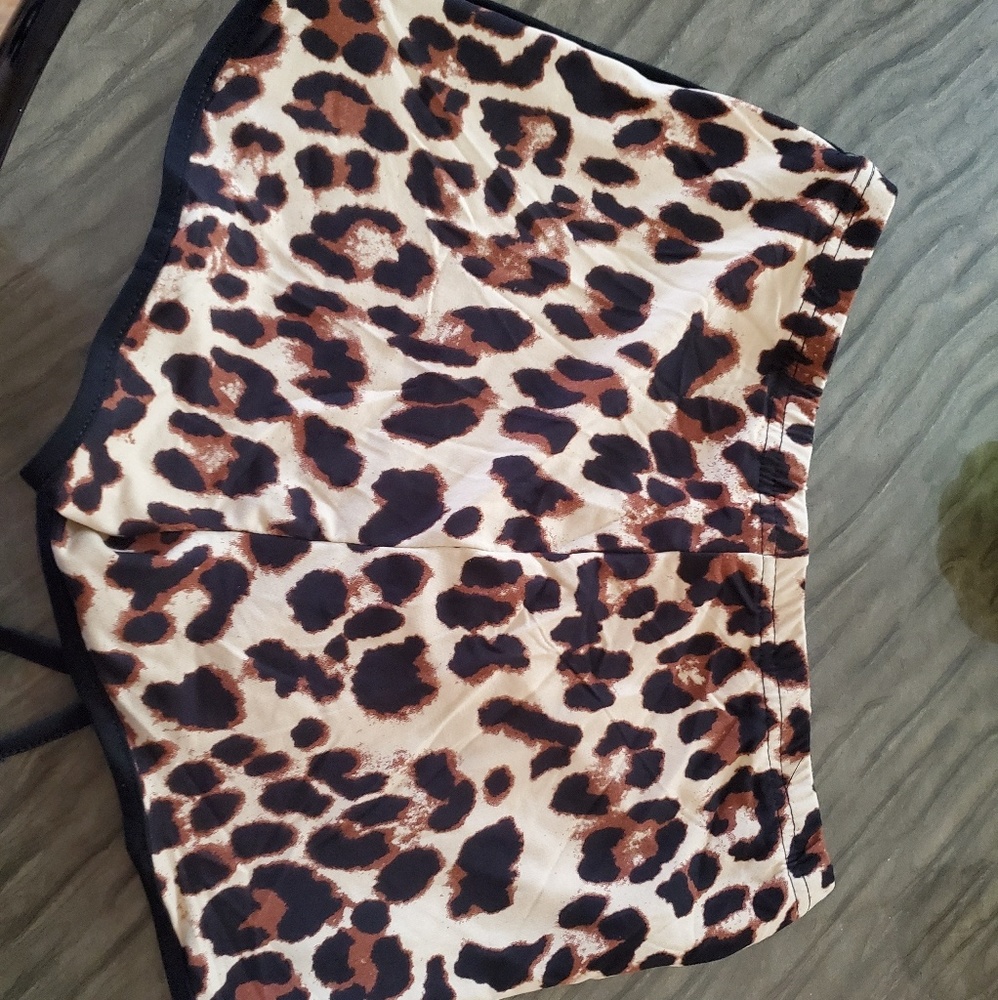 Leopard print M dolphin shorts - Picture 2 of 4